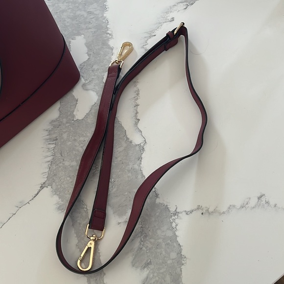 Steve Madden purse with scarf and detachable strap - Picture 5 of 5